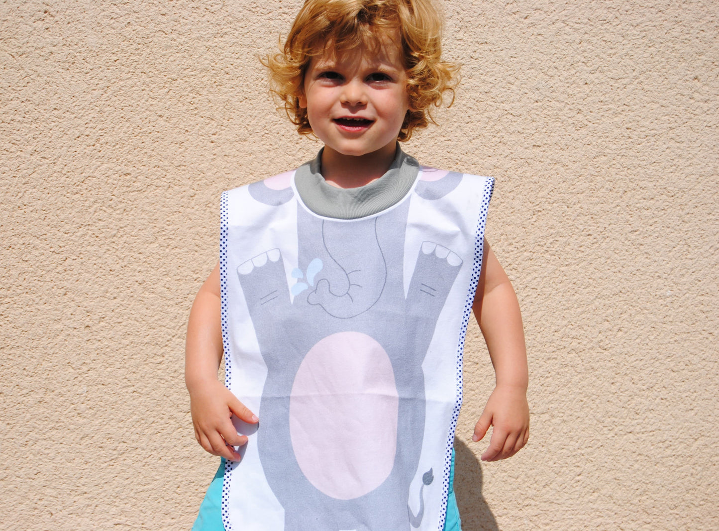 The Giant bib - Elephant